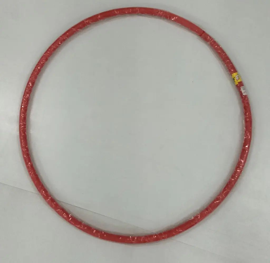 Kit Saws Hula Hoops